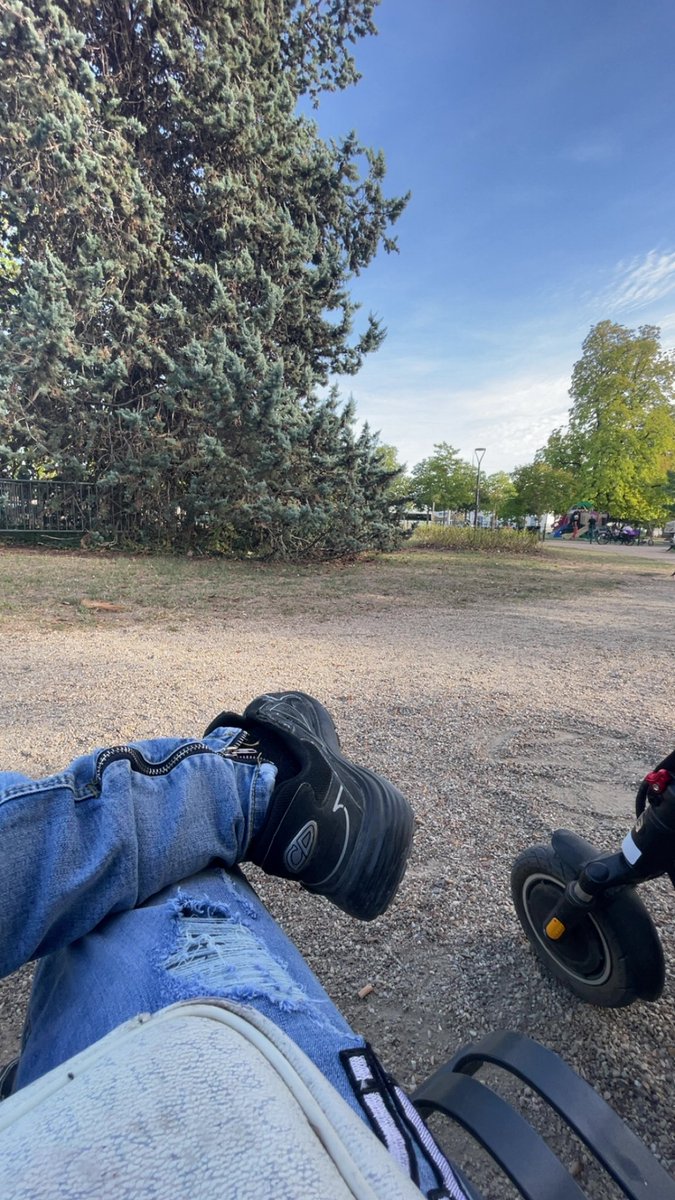 Karnagemzz's tweet photo. Envie de lécher une semelle ? Envoi moi un dm 😈🧠💸🏧
#MonneySlave #CashMaster #FinDom #PayPig https://t.co/48fdI51F1l