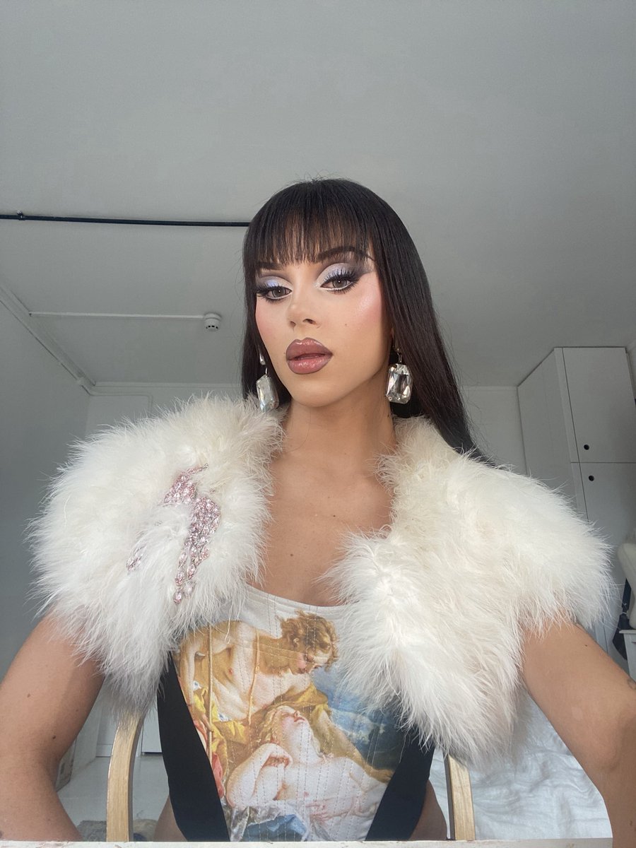 feeltheflesh_'s tweet photo. shoreeeeee whatever you say 💋 https://t.co/NqHHhnPReS
