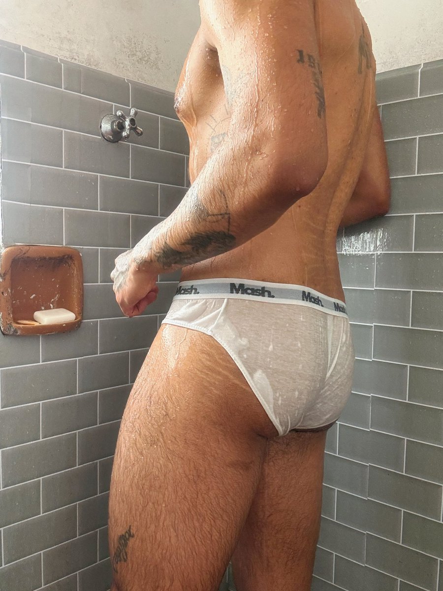 tallvitor's tweet photo. Bum dia 🍑🌞🍆 https://t.co/PTXHoAmjE3