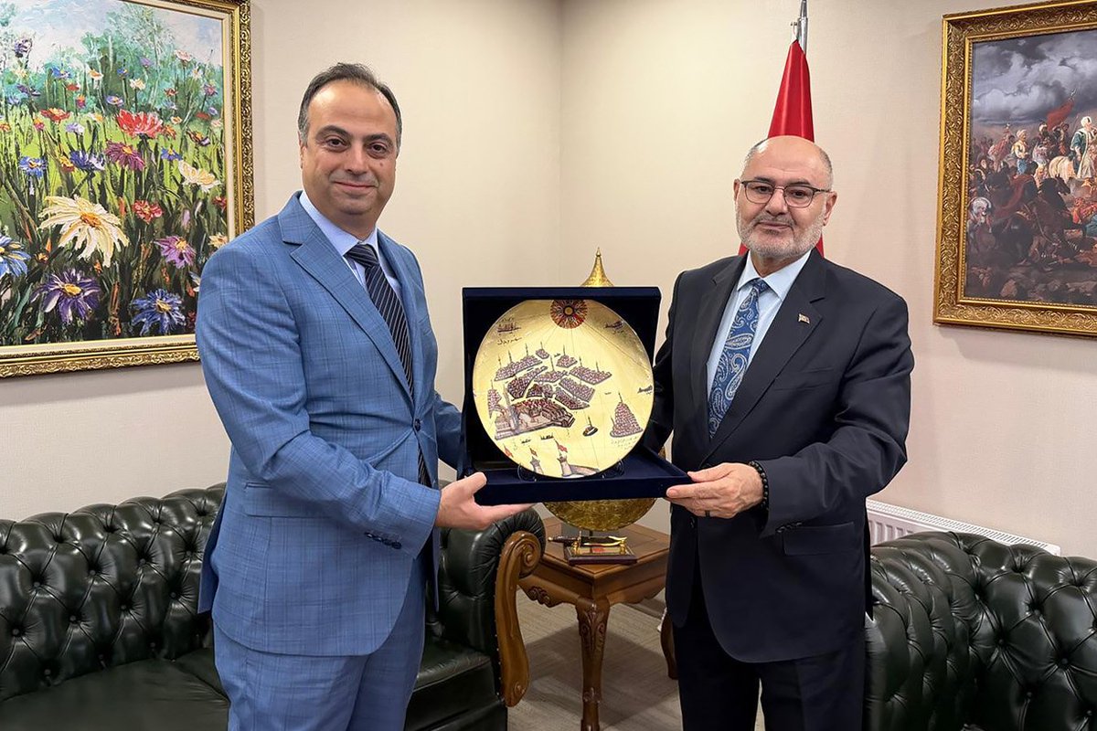 BitesSavunma's tweet photo. Genel Müdürümüz Yıldırım AZİZOĞLU, Millî Savunma Bakan Yardımcısı, MKE Yönetim Kurulu Başkanı ve ASELSAN Yönetim Kurulu Üyesi Sayın Alpaslan KAVAKLIOĞLU’nu ziyaret etti.

Gerçekleştirilen görüşmede; savunma sanayimizin mevcut ve gelecek dönem hedefleri, teknoloji odaklı çalışmalar ile sektörün gelişimine katkı sağlayacak iş birliği alanları üzerine değerlendirmelerde bulunuldu.

Genel Müdürümüz Yıldırım AZİZOĞLU, BİTES’in sahip olduğu mühendislik yetkinlikleri ve ileri teknoloji alanlarında yürüttüğü çalışmalar hakkında bilgi paylaşımında bulundu.

Sayın Alpaslan KAVAKLIOĞLU’na nazik kabulleri, kıymetli değerlendirmeleri ve BİTES’e gösterdikleri yakın ilgi dolayısıyla teşekkürlerimizi sunuyoruz.

--

Our General Manager, Yıldırım AZİZOĞLU, paid a visit to Mr. Alpaslan KAVAKLIOĞLU, Deputy Minister of National Defence, Chairman of the Board of MKE, and Member of the Board of Directors of ASELSAN.

During the meeting, views were exchanged on the current and future objectives of Türkiye’s defence industry, technology-driven initiatives, and potential areas of cooperation that could contribute to the further development of the sector.

Our General Manager, Yıldırım AZİZOĞLU, also shared information on BİTES’ engineering capabilities and its ongoing work in advanced technology fields.

We extend our sincere appreciation to Mr. Alpaslan KAVAKLIOĞLU for his gracious reception, valuable insights, and kind interest in BİTES.

#BİTES #MSB