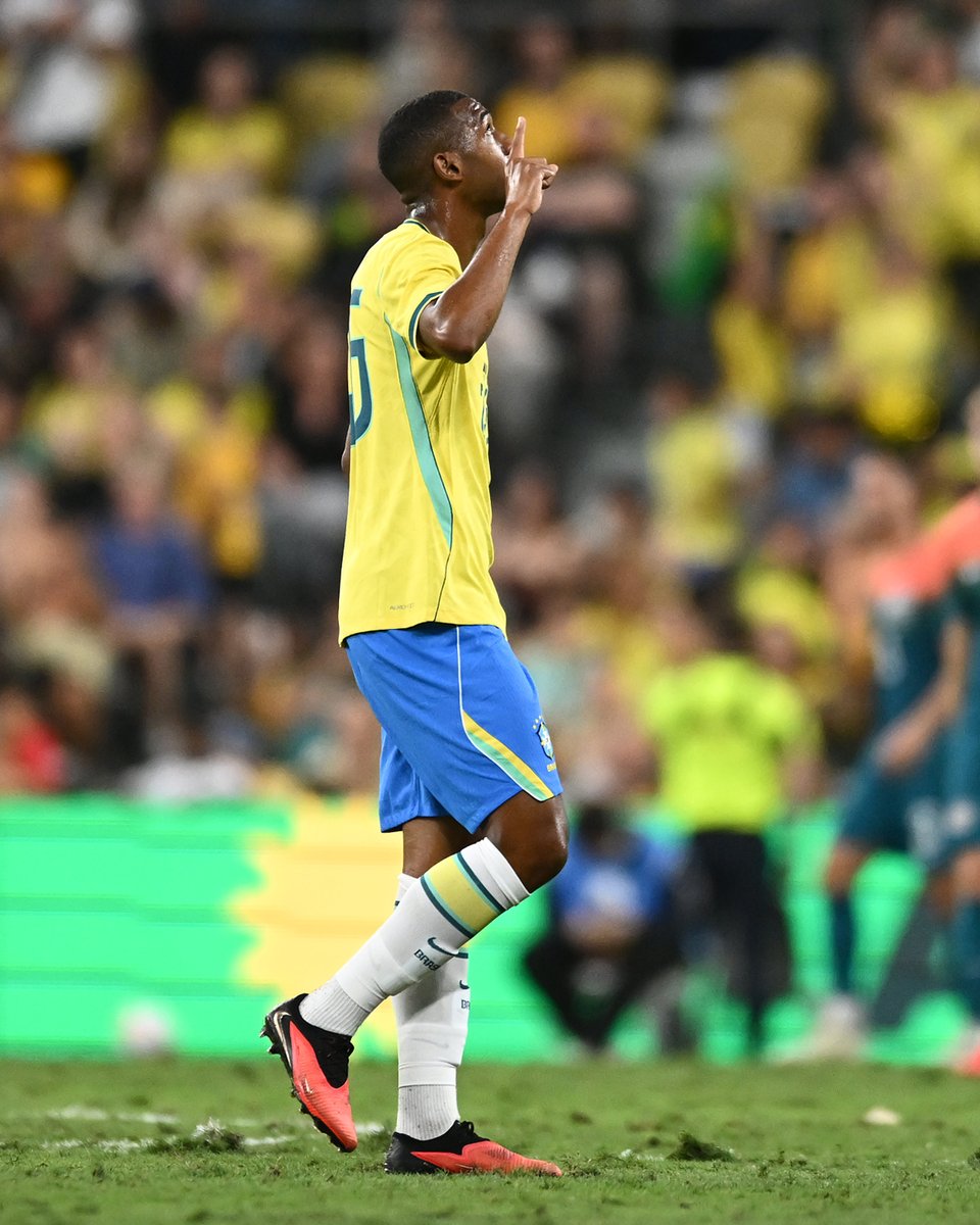 fifaworldcup_pt's tweet photo. Rayan ao resgate! 🇧🇷

#CopadoMundoFIFA https://t.co/WvvV2O73xo