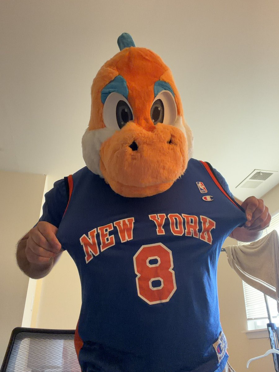 drewskitheyosh's tweet photo. Every other team in New York sucks BUT WE STILL HAVE THE KNICKS

#FursuitFriday https://t.co/jurZMKX1x3