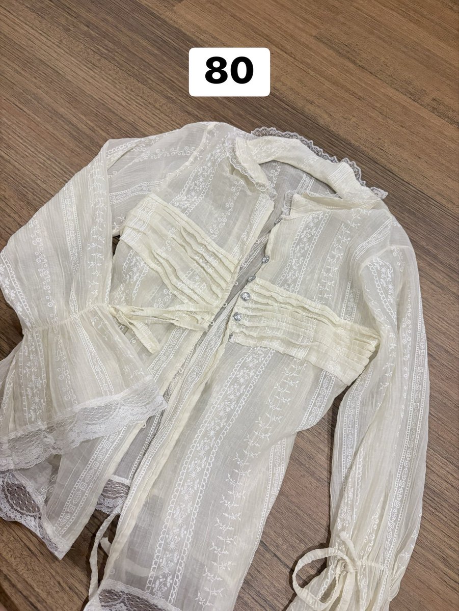 PaiiWdi's tweet photo. #ส่งต่อเสื้อผ้ามือ2 #ส่งต่อเสื้อผ้า #ส่งต่อเสื้อผ้ามือสอง #โล๊ะตู้เสื้อผ้า  #vghbkk #เสื้อผ้ามือสอง #ส่งต่อstylist #ส่งต่อcintage #ส่งต่อduex https://t.co/UdKJ7YQ3Km
