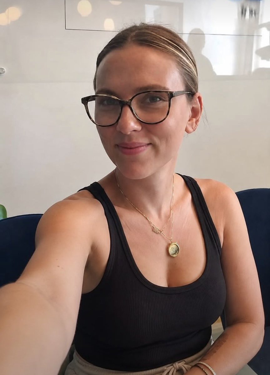 scarletJohlj7's tweet photo. If you saw me in your City, would you say hi? https://t.co/Duzb41Tily