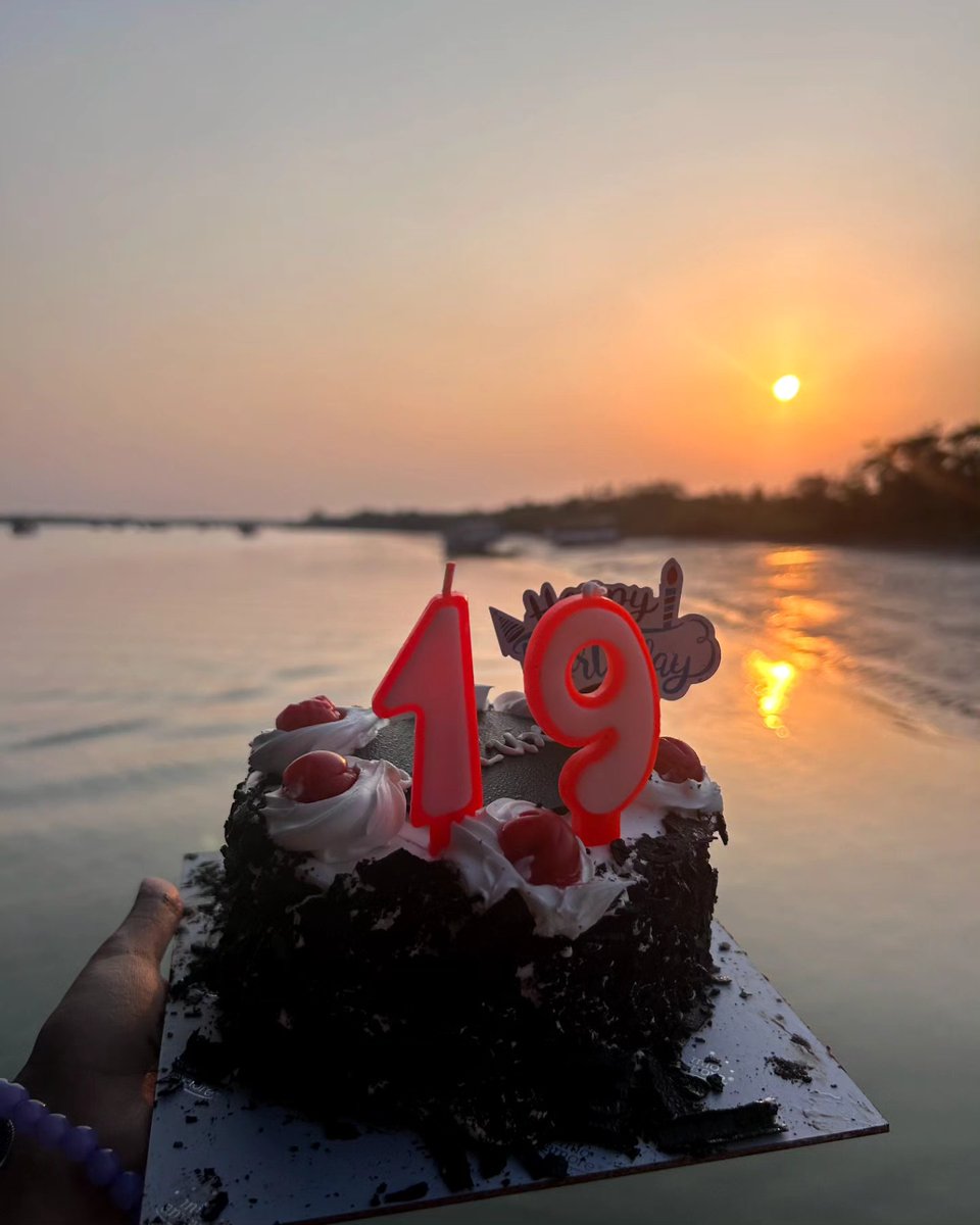 RoseannaAdaf's tweet photo. Cheers to 19 years! 26. 02. 2024 https://t.co/xzDYRaUtvy