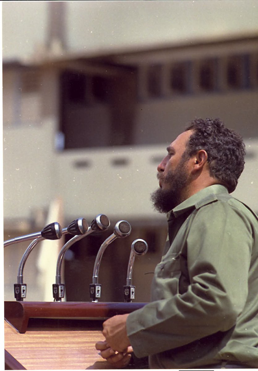 IsaelRo3971293's tweet photo. El 25 de septiembre de 1972, #FidelCastro en la inauguración de 44 Escuelas Secundarias Básicas expresó: “Estas escuelas honrarán con sus nombres la amistad, la fraternidad, el internacionalismo, el heroísmo, el cumplimiento del deber.”
#100AñosConFidel
#VillaClaraConTodos https://t.co/Ug8JO12IBN