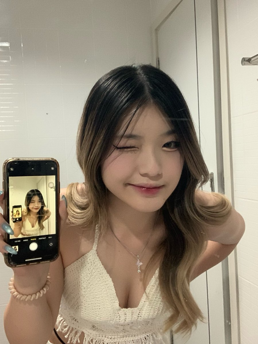 _lacremeglacee's tweet photo. #stayselcaday ･῾★ https://t.co/PAR3e5Nt8S