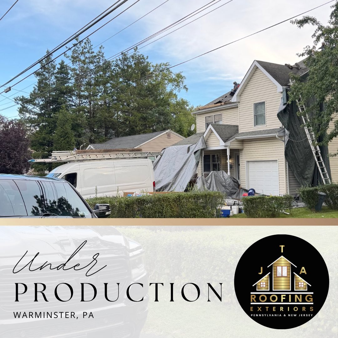 Jtaroofing's tweet photo. 🏠 Roof Replacement Underway in Warminster, PA! 🔨

Our team is hard at work on this full roof replacement, protecting this home with a durable, reliable new roof built to last. Stay tuned for the final results. 👀

#roofing #homerenovation #jtaroofing #roofersnearphilly https://t.co/Hn8rkhHdFE