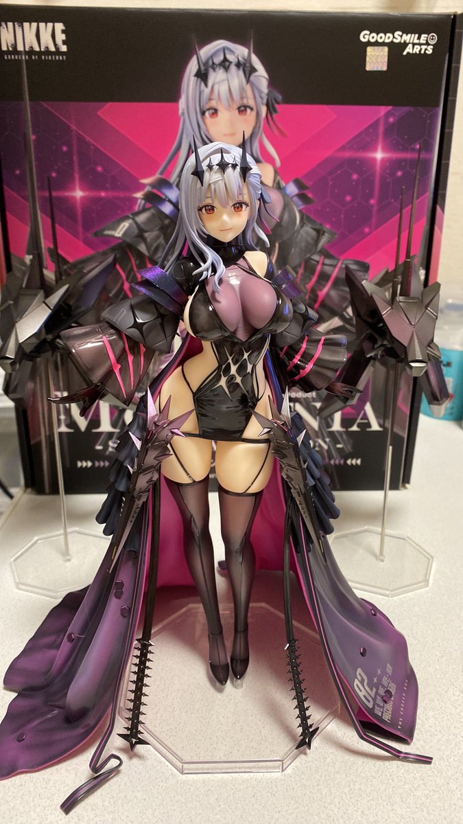 arumion's tweet photo. 旦那がモダニアフィギュア届いた。ペットボトルよりでかい。箱もでかい。
 #NIKKE
 #モダニア https://t.co/vSzW4V1Eqw