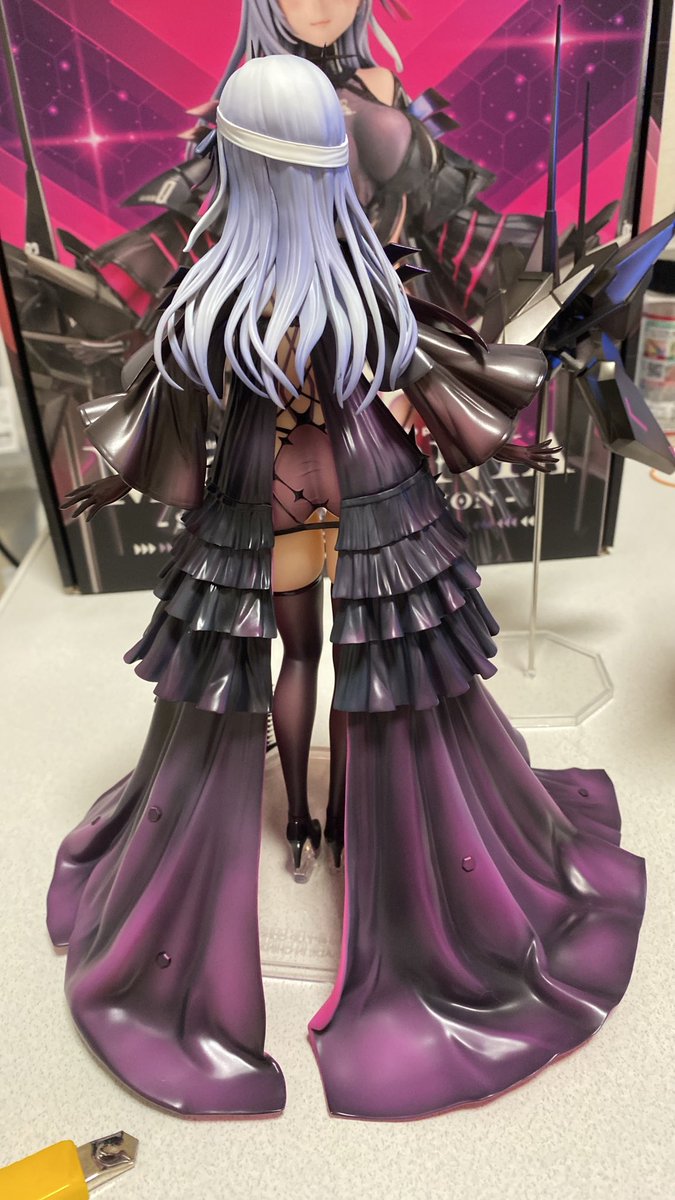 arumion's tweet photo. 旦那がモダニアフィギュア届いた。ペットボトルよりでかい。箱もでかい。
 #NIKKE
 #モダニア https://t.co/vSzW4V1Eqw