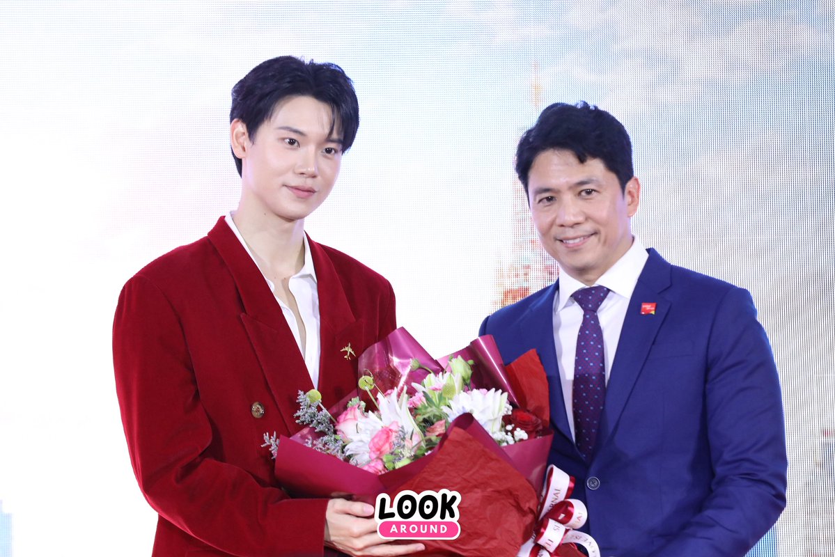 LookAround_TH's tweet photo. “หยิ่น อานันท์” ร่วมถ่ายภาพกับผู้บริหารในงาน “Vietjet Thailand 10th Anniversary” 🛫❤️✨

YIN ANAN X VIETJET TH
#Vietjet10thannixYin
#yinyin_anw
#Vietjet10thBoeing
#Vietjet10thAnniversary https://t.co/6PNnBhS8RI