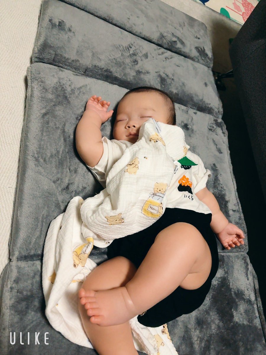 Ma_NB4's tweet photo. 今日で4ヶ月の我が子😊
3ヶ月から1ヶ月経つのがはやかったなー
前より寝てくれるようになったし、声出して笑ってくれるようになったり日々成長していく姿がかわいくて愛おしい💕
これからも大きくなってね😆 https://t.co/3zsHdq1Ybu