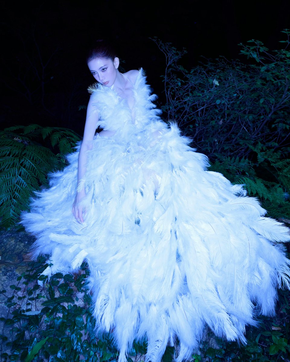 langjieupdates's tweet photo. #SongYanfei's photoshoot for The Bazaar Gala 2026 https://t.co/uDxwe74Zb8