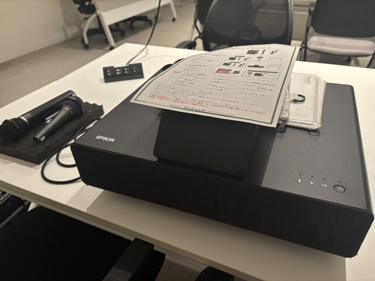 xStation01's tweet photo. 皆様おばんでございます🌕
今週の営業も終了☑️

連休明けてすぐ週末。
不思議な感じがします。

札幌はnomaps真っ最中。そのおかげか忙しい日でした。
明日はイベントでラウンジをご利用いただきます。去年に引き続き人生会議。
貸出品も準備済！

楽しみです✨ https://t.co/voEukMEtB8