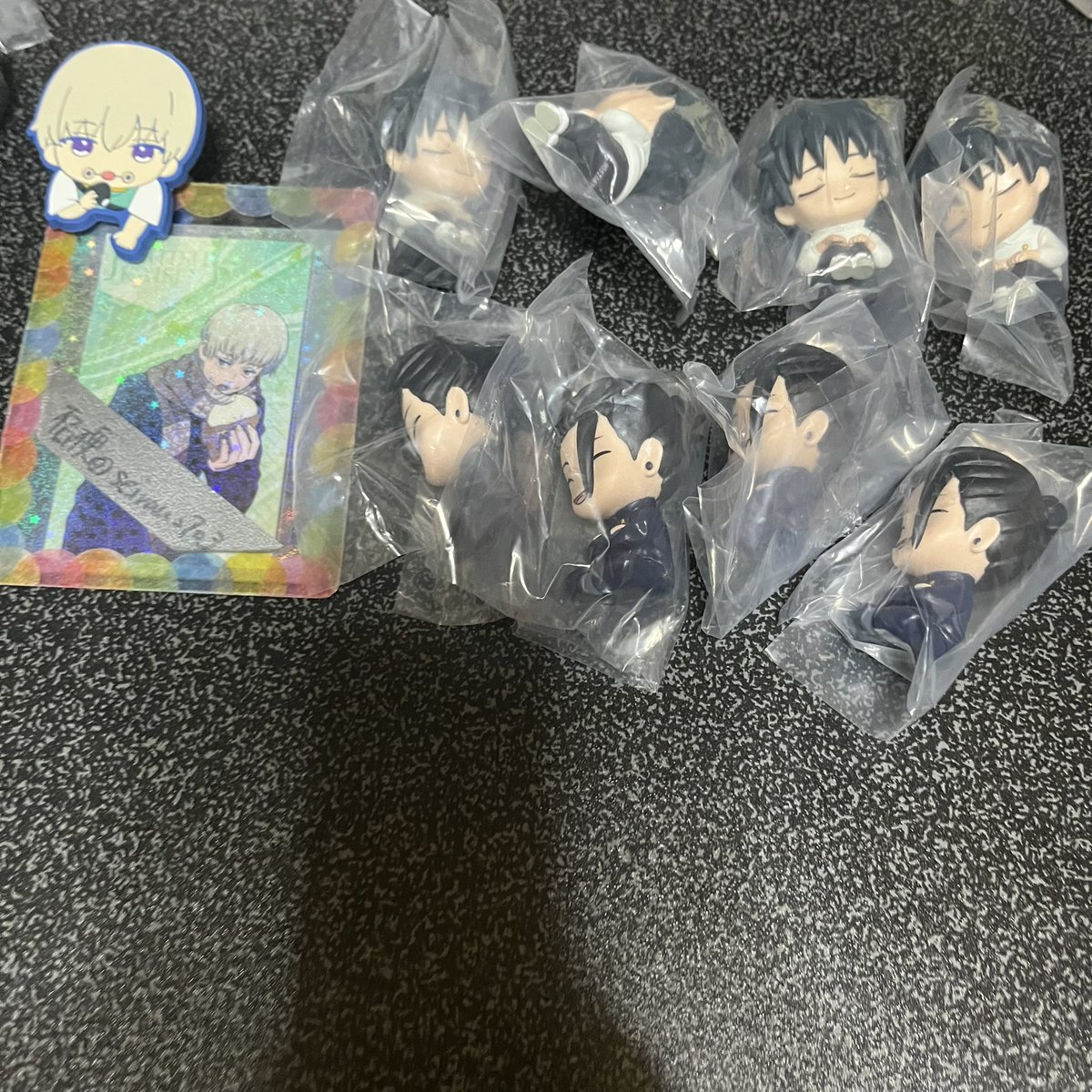 seiran2703's tweet photo. 【交換】
呪術廻戦 肩ズンFig.
アニメ『呪術廻戦』5周年
5th anniversary

【譲】
乙骨憂太
夏油傑

【求】
2枚目,3枚目
虎杖悠仁,乙骨憂太
虎杖悠仁は友人分にて探してます。
or
異種乙骨,狗巻
or
定価+送料 https://t.co/1Nzl8CCHBF