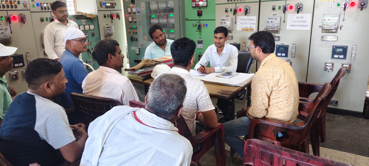 ESD_NAUGACHIYA's tweet photo. 1ST MEETING WITH THE MRC'S AND BILLING SUPERIVISOR  OF NEWLY JOINED AEE BIHPUR SHRI DILIP KUMAR WITH JEE BIHPUR IN THE BIHPUR PSS ..  Bihar State Power Holding Company Limited #SBPDCL #NAUGACHIYA #BIHPUR #UrjaVibhag https://t.co/l6hTaouH2y