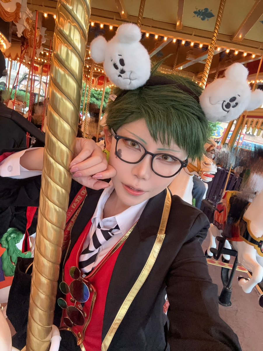 gkgk_____nomeru's tweet photo. 15年以上ぶり&amp;仮装では初めてのカルーセル🎠
思いの外、早くてビビった......
.

←動く前(少し余裕)

　　　　動き始める(こんな♣️は見たくない)→

#Dハロ仮装2026
#Dハロ仮装ツイステ https://t.co/tWXhlkQhp1