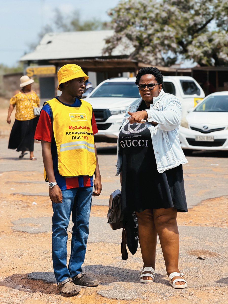 MascomWireless's tweet photo. Mascom Financial Empowerment Tour still ON!!💛🔥

Gompieno re mo motseng wa Molepolole fa Choppies Kgosing.

Our Team is ready to assist you KYC updates,Financial Education, MyZaka Services and many more..🫶

Bring your valid ID or passport before 5pm re te re kgone go go thusa.

#ReDaa
#Number1BecauseOfYou