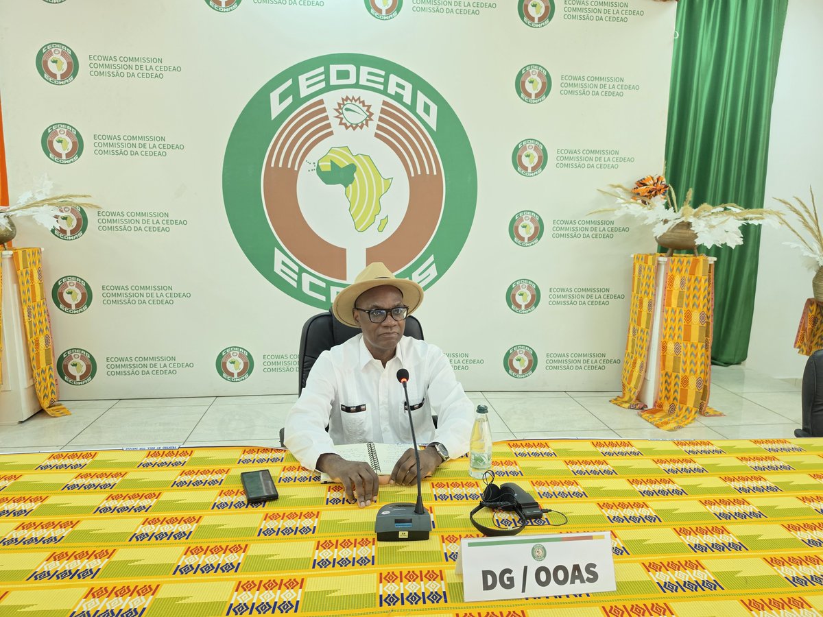 DG_OOASWAHO's tweet photo. Professor Palokinam T. PITCHE, Director General of WAHO, held his first meeting with staff in Abidjan, outlining a management approach centred on teamwork, efficiency, trust, accountability, solidarity and mutual respect.

He also called on every staff member to act as an ambassador for @OOASWAHO  and @ecowas_cedeao  and to contribute to strengthening the Organisation’s collective performance and visibility.

🔗 Read the full article: https://t.co/5DMUc4N68j

#WAHO #ECOWAS #WestAfrica #Health #Leadership
