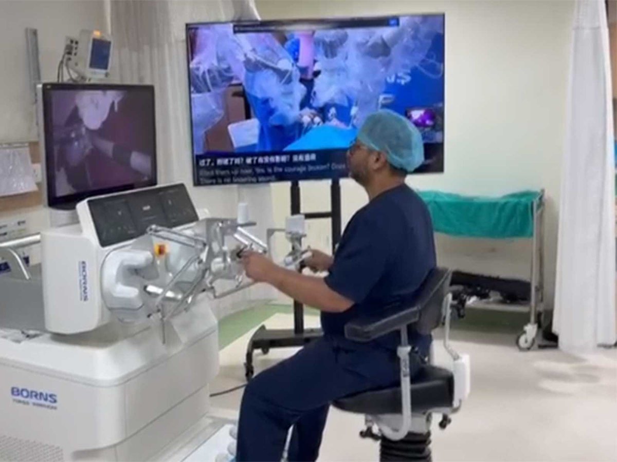 ani_digital's tweet photo. Delhi: Cross-border live robotic tele-surgery highlights advancements in medical technology
Read @ANI Story| https://t.co/WbsbYf2JMp
#RoboticTeleSurgery #MedicalTechnology #CrossBorder https://t.co/VBCzfQXTcW