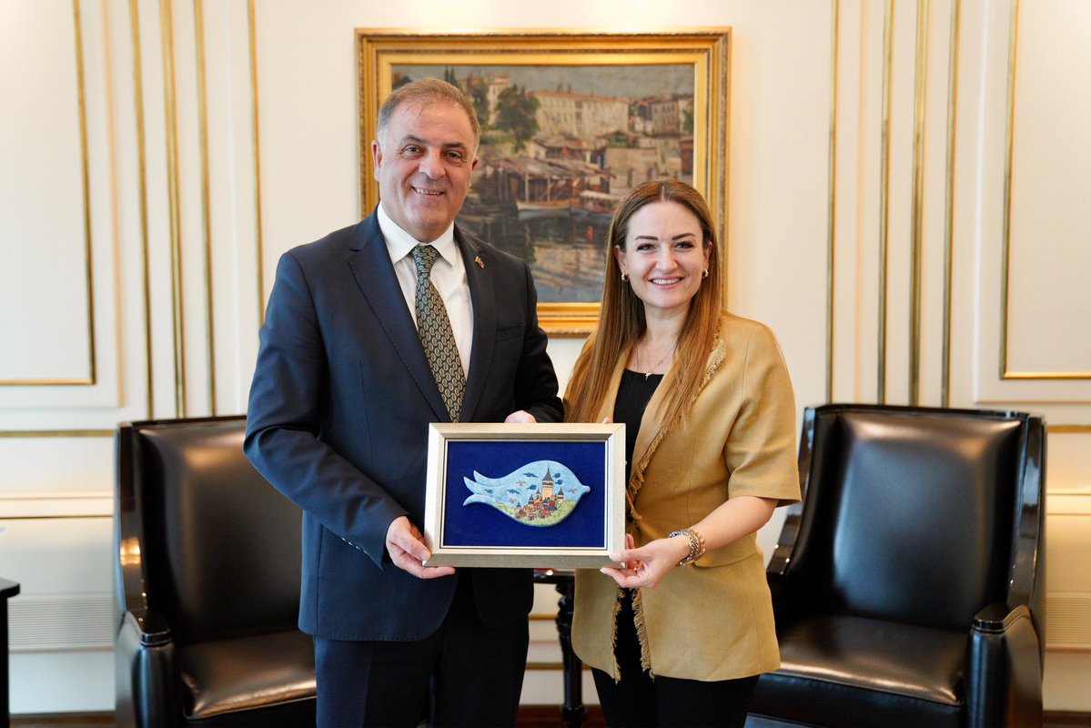 busraozdemirtr's tweet photo. İstanbul Büyükşehir Belediye Başkan Vekili'miz Nuri Aslan'ı (@nuriaslan_tr) ziyaret ettim. Çalışmalarımıza ve gündeme dair görüş alışverişinde bulunduk.

Misafirperverliği için kendisine teşekkür ediyorum. https://t.co/bkL1lMHKvY