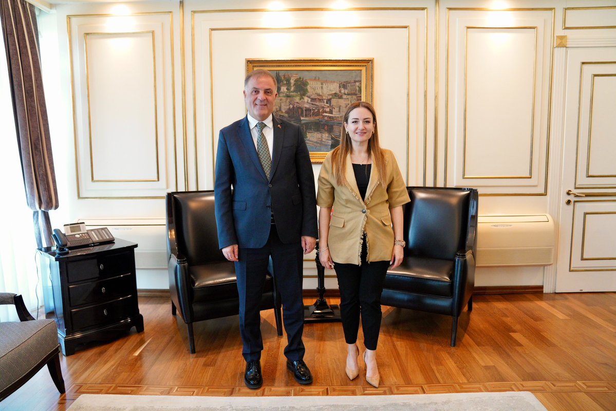busraozdemirtr's tweet photo. İstanbul Büyükşehir Belediye Başkan Vekili'miz Nuri Aslan'ı (@nuriaslan_tr) ziyaret ettim. Çalışmalarımıza ve gündeme dair görüş alışverişinde bulunduk.

Misafirperverliği için kendisine teşekkür ediyorum. https://t.co/bkL1lMHKvY