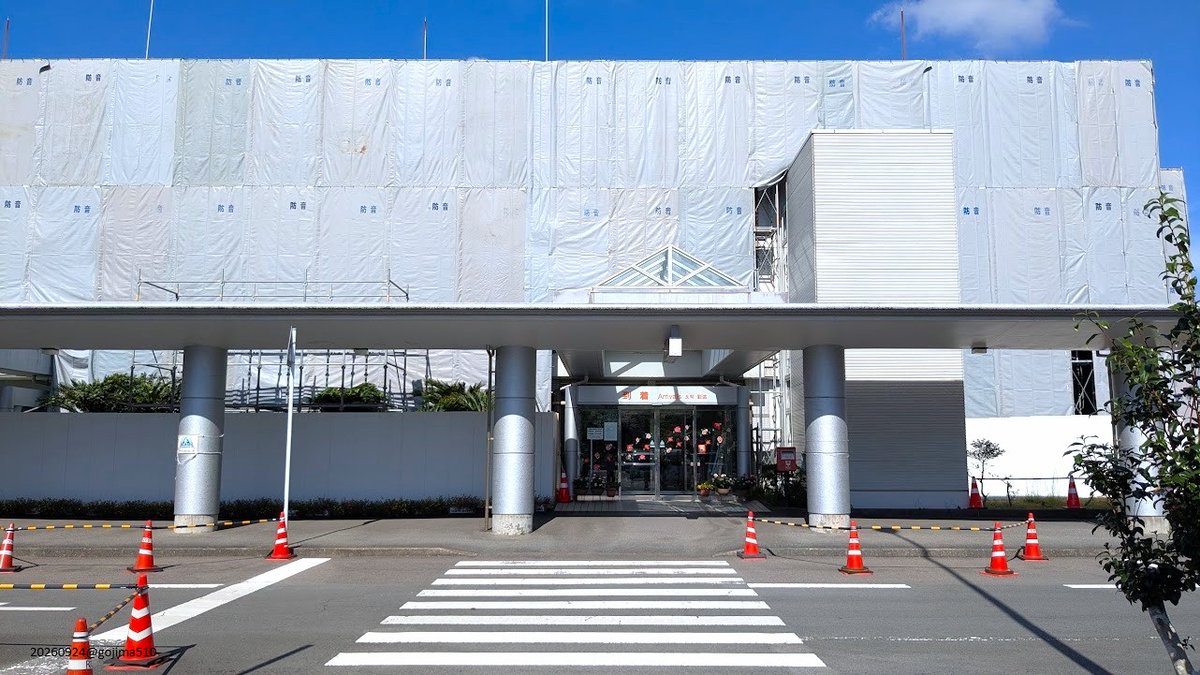 gojima510's tweet photo. またしても間が空いてしまいましたが福江島の情報です。
福江島の空の玄関口「五島つばき空港(福江空港)」です。
到着口を出てすぐ隣に「観光インフォメーション」があります。2階に上がると売店とレストランがあります。 https://t.co/wKTP2f1Q1Q