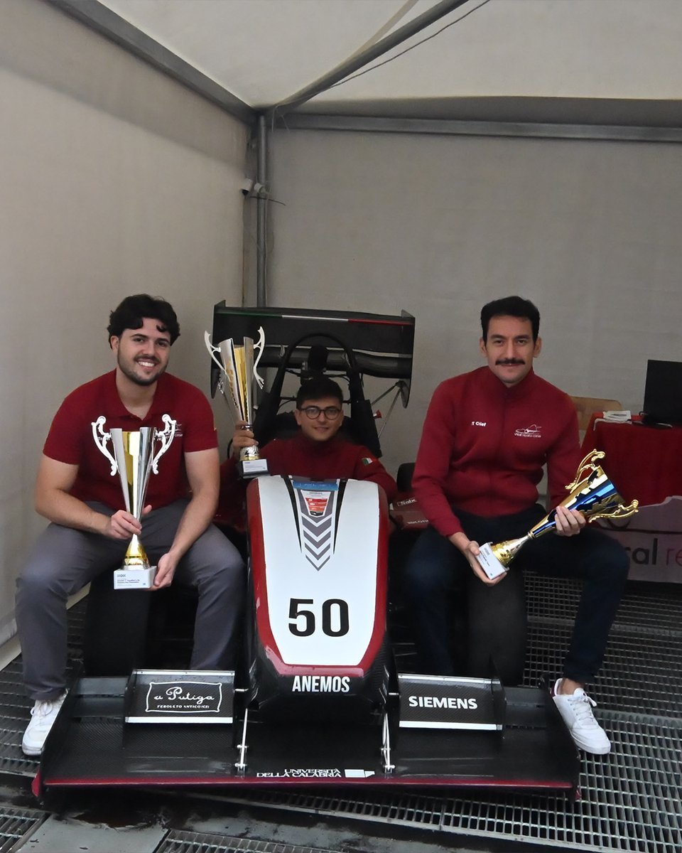 nottericerca's tweet photo. 🏎️ Alla Notte della ricerca, Unical Reparto Corse presenta la sua monoposto! Il team ha ottenuto un importante risultato nella BPP – Business Plan Presentation, nella classe Electric e nella classifica Absolute Overall. ⚡🏆
#SuperScienceMe #ERN2026 #Unical https://t.co/ppeCRmDlDd