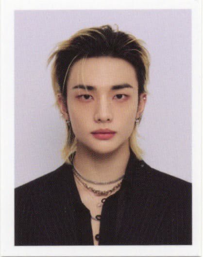 hwanghynjnnie's tweet photo. short hair id.                    long hair id. https://t.co/DNPBadkJPc