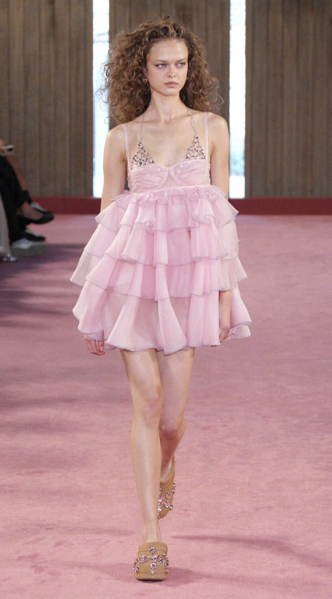 rosev1207's tweet photo. BLUMARINE: Spring 2027 RTW MFW Collection https://t.co/U9wbLplry8