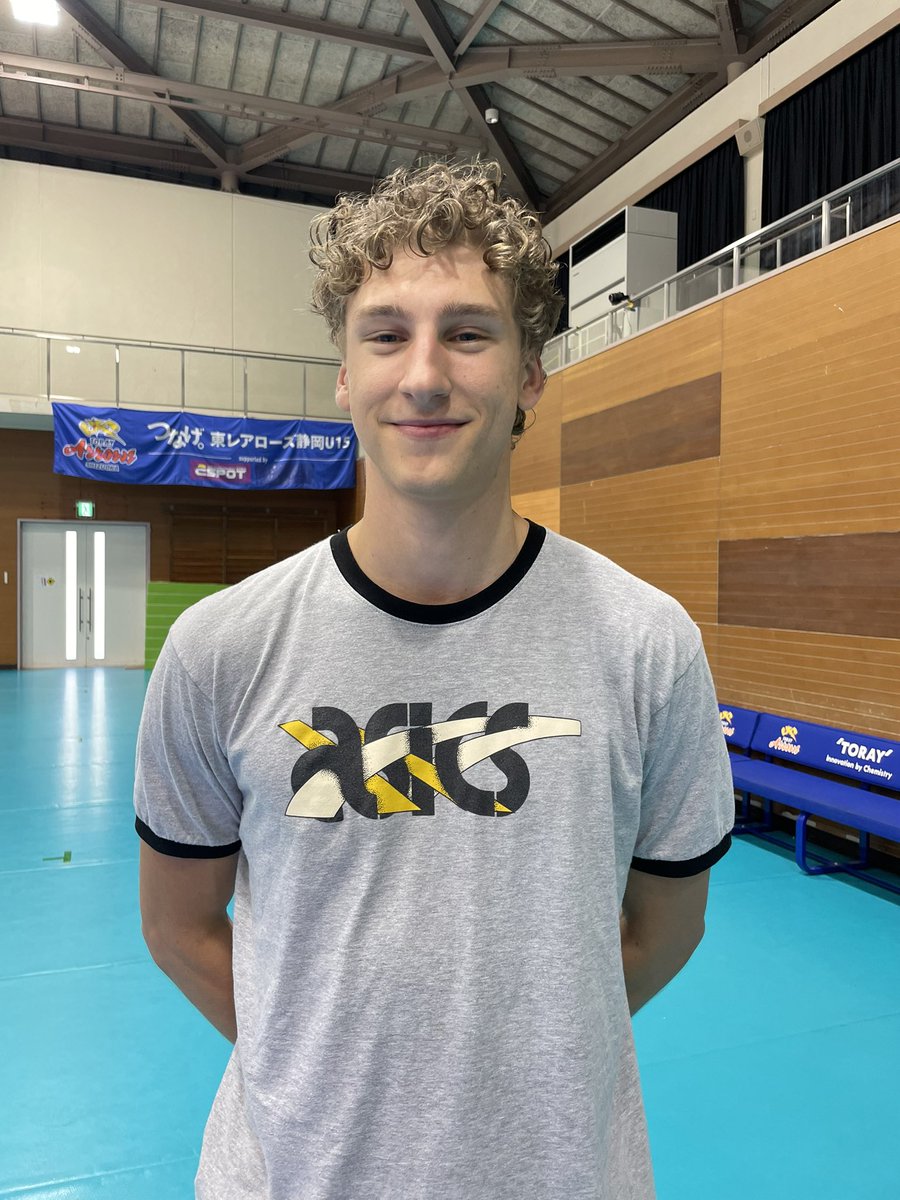 TORAY_ArrowsMEN's tweet photo. #スカイラー・ヴァルガ 選手がチームに合流しました✈️🇯🇵

🗣️「 スカイラーです！がんヴァルガ☺️☺️🫰🏻🫰🏻 」

またまた、アライン選手が日本語を教えてくれました🥹✨✨

𝑾𝑬𝑳𝑪𝑶𝑴𝑬 𝒕𝒐 𝑨𝑹𝑹𝑶𝑾𝑺🏹🔥

#東レアローズ静岡 https://t.co/c7TOIDf5eC