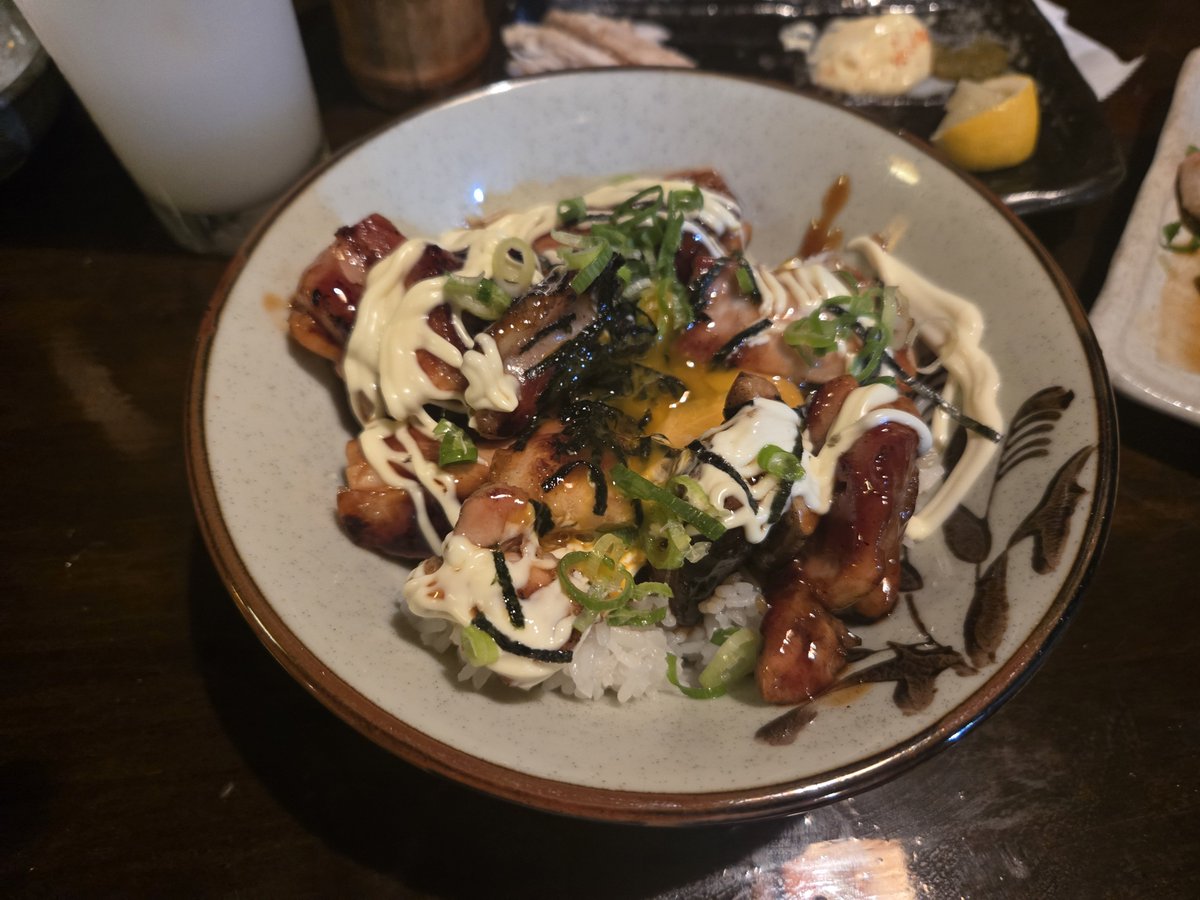 Saspapiyas's tweet photo. 食いすぎた　腹はち切れそう https://t.co/qvCe6wMhJ4