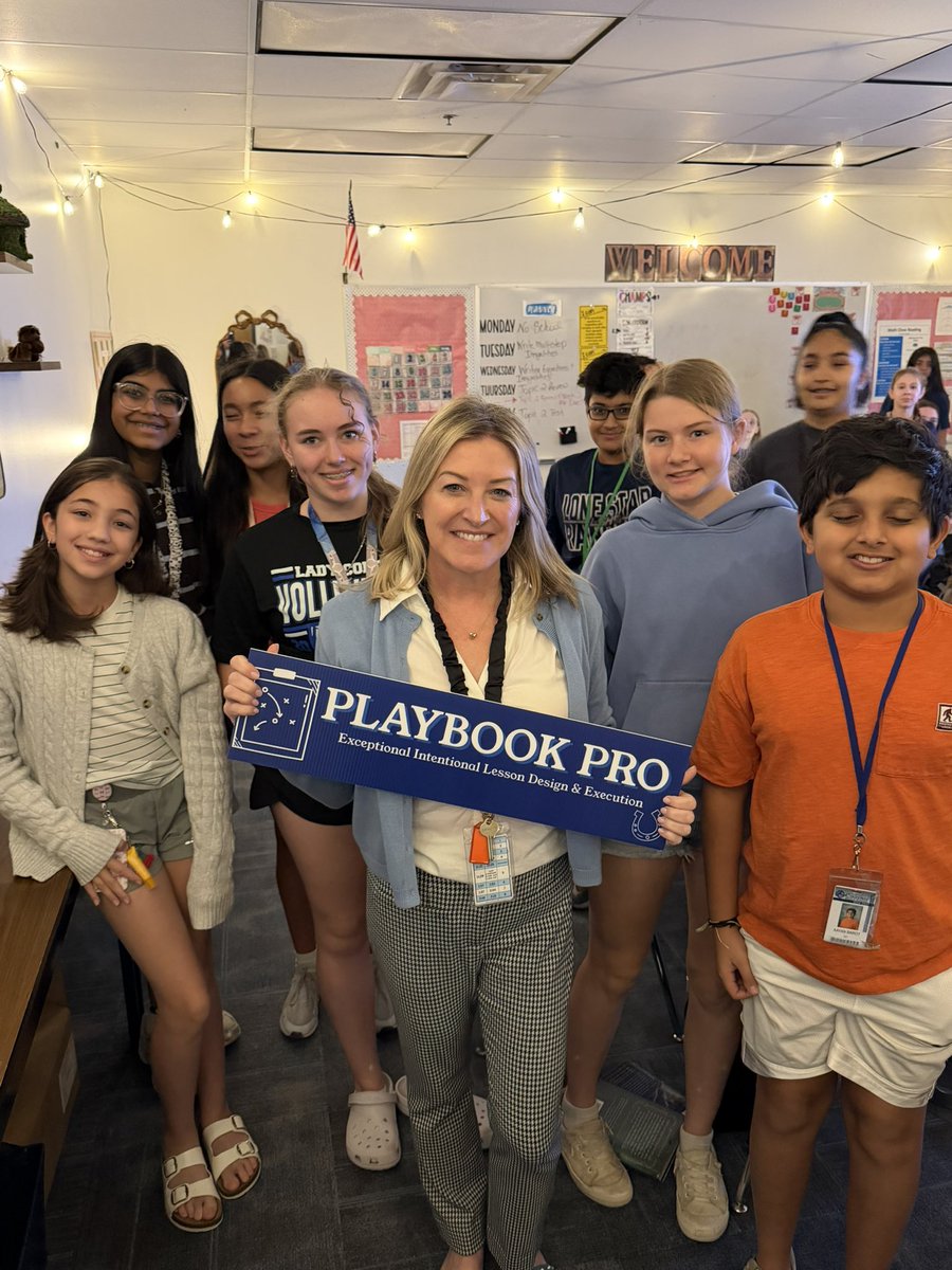 BryanCalvert3's tweet photo. Congratulations to our Staff Door Sign Recipients this week!!  💙🤍🐴👏🏼 @CmsColts https://t.co/eMct4qJ4Uj