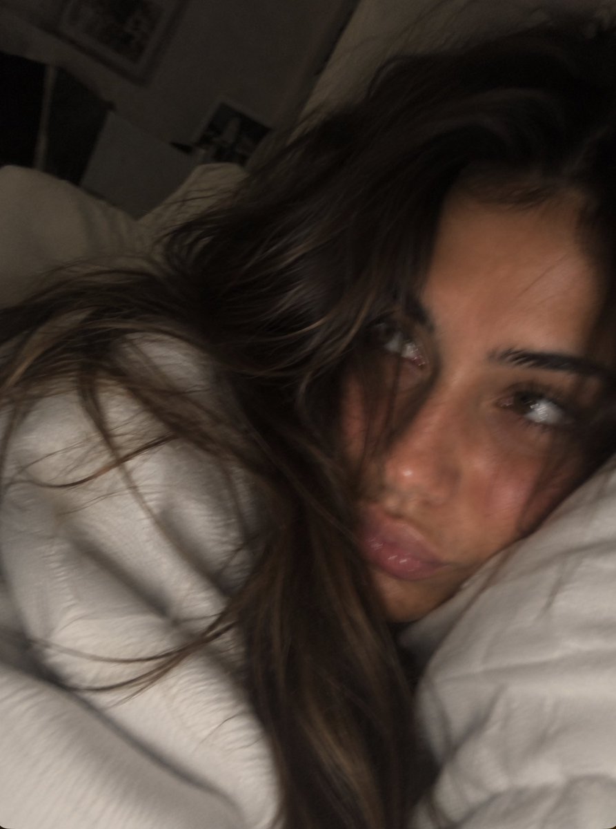 mathildeschnei's tweet photo. I’m sick with a cold and officially stuck in bed now 🥲 it’s so boring… will you keep me company and talk to me? https://t.co/3vQoMplYRt