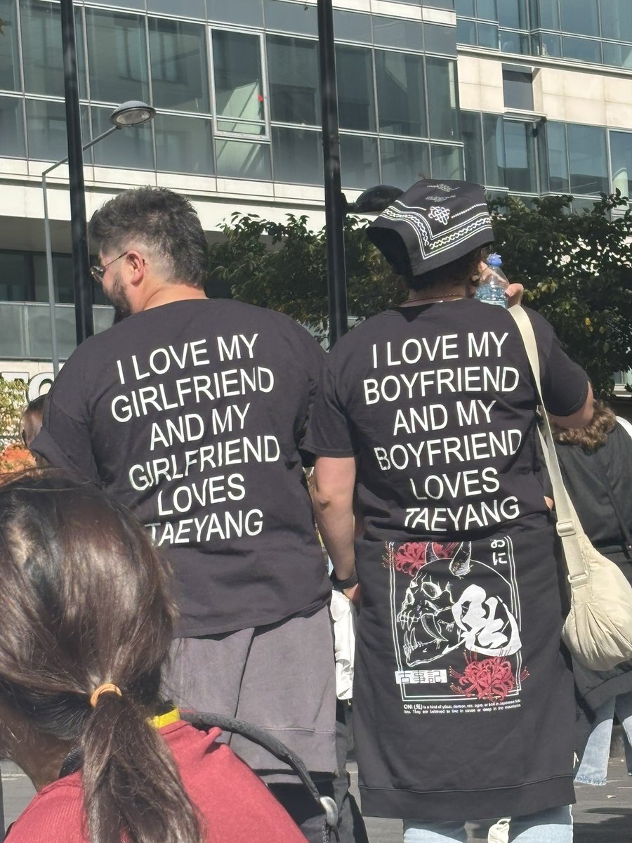 yumbaefiles's tweet photo. spotted at the BIGBANG Paris concert ✨☀️ https://t.co/bEIxCuum18