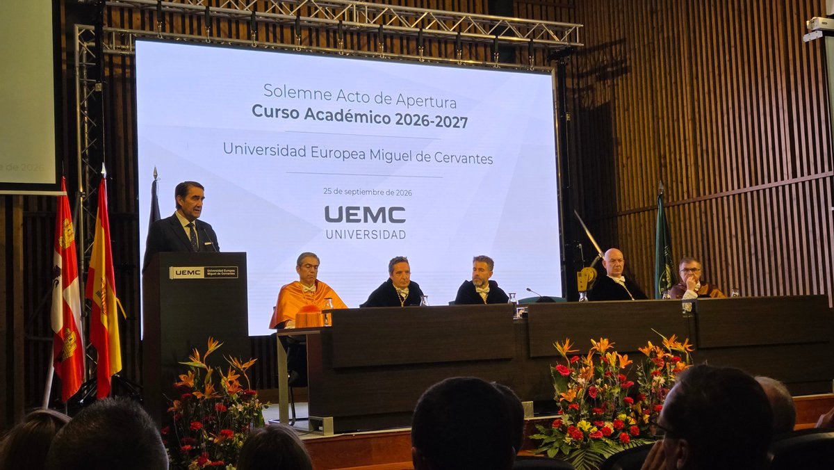 ingenierosva's tweet photo. 🎓 El decano, Rafael Álvarez @irecyl, ha asistido al acto de apertura del curso académico 2026/2027 de la @UEMC, presidido por el rector, David García López, y con la presencia del consejero de Industria, Universidades, Empleo y Comercio, Juan Carlos Suárez-Quiñones. https://t.co/vcukxun8nH