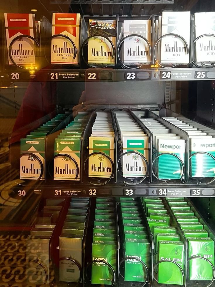 Jack_xline's tweet photo. cigarette vending machine https://t.co/QbK3VQighx