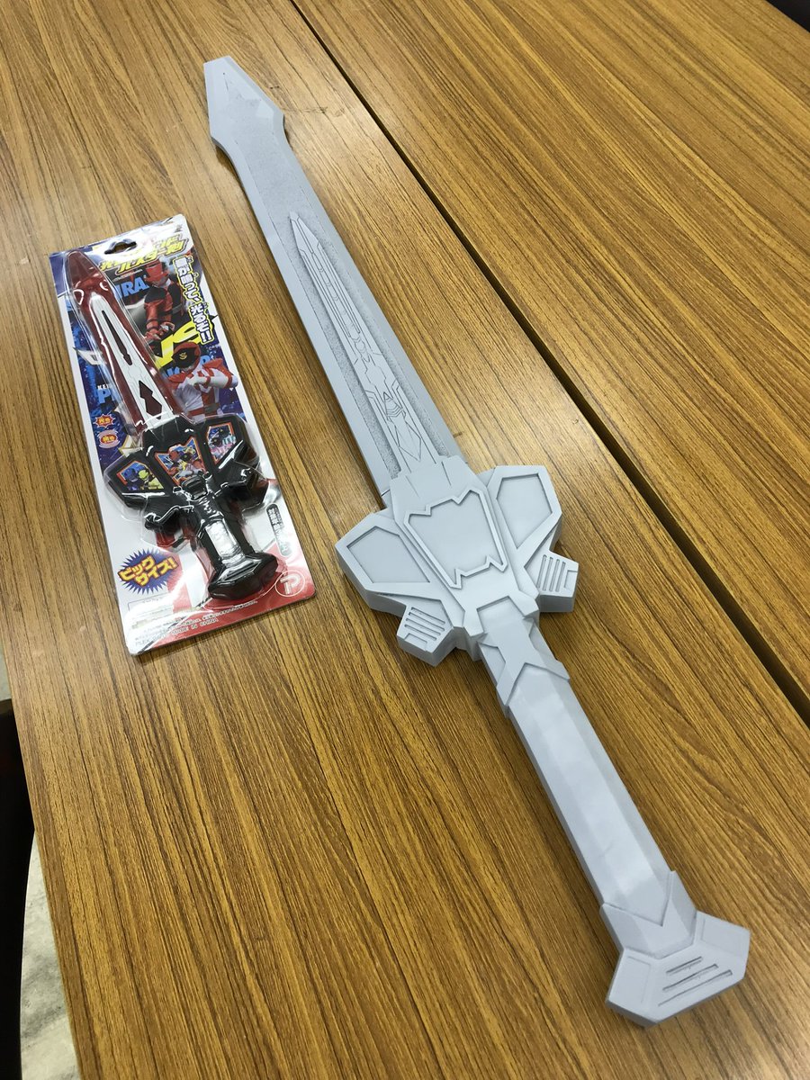 MAEZAH's tweet photo. ワンフェスで売った『プロップサイズ・サウンドバスター剣』
#このツイートを見た人は武器ならなんでもいいから好きな武器晒しなさい https://t.co/zffqqgD3m9