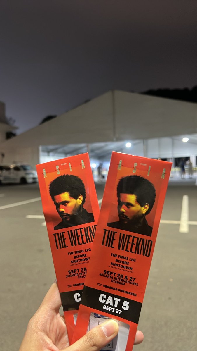 disti0011's tweet photo. WTS Konser The Weeknd CAT 5 Day 2 Row 334 seat sebelahan udah jadi wristband. bisa COD #theweekndjakarta #konsertheweeknd #zonauang https://t.co/C7AH1fIEia