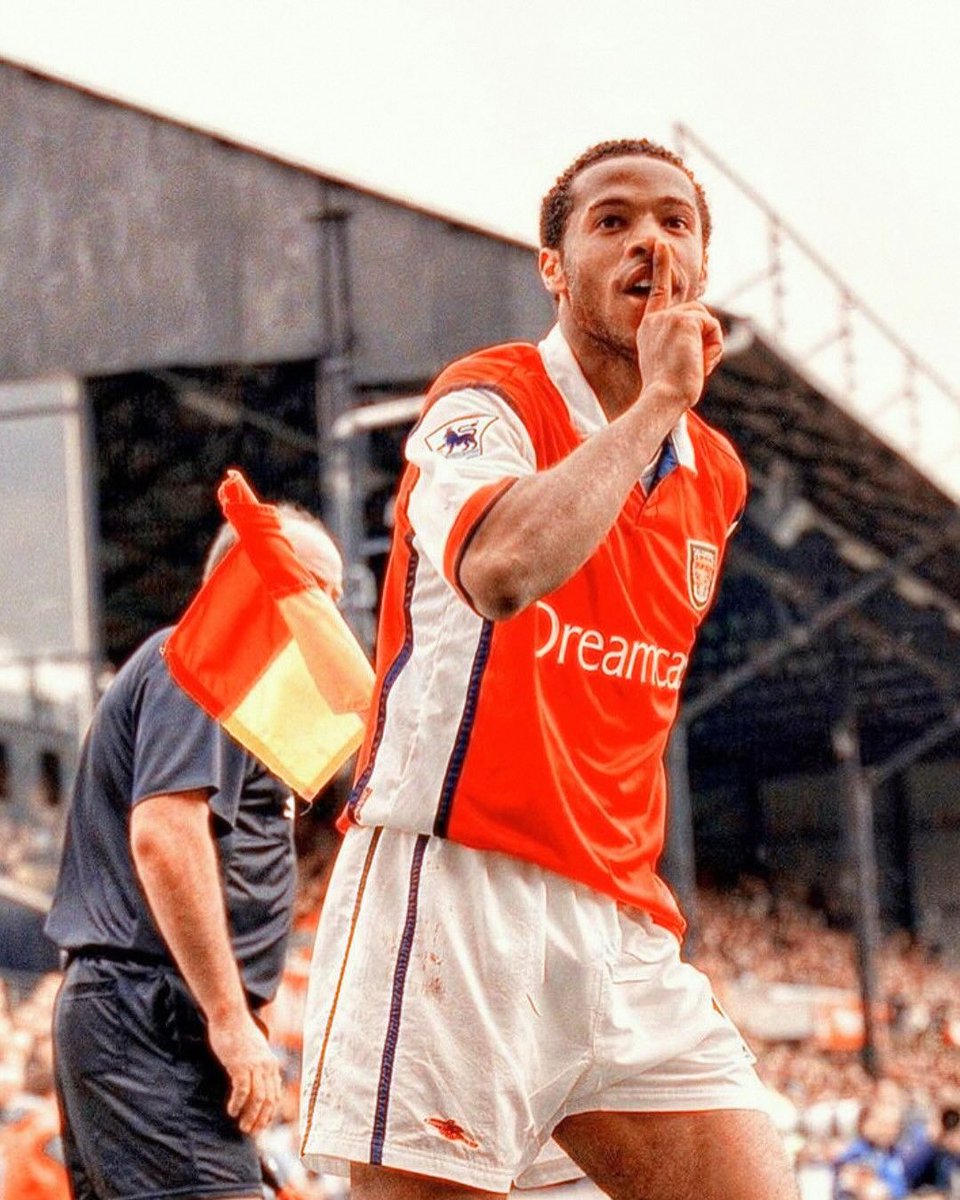 90sfootball's tweet photo. Thierry Henry 🥶 https://t.co/KiHFTOq65f
