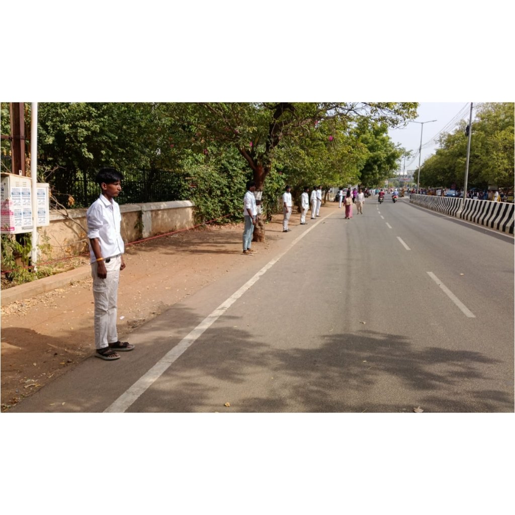 Jmc_Nss's tweet photo. In this campaign, our NSS Volunteers and NSS Leaders actively participated by standing outside of our college and guided the students and public to park their vehicles in the designated parking area.

The program was presided over by our NSS Programme Officers and was https://t.co/nbJITb7xkR