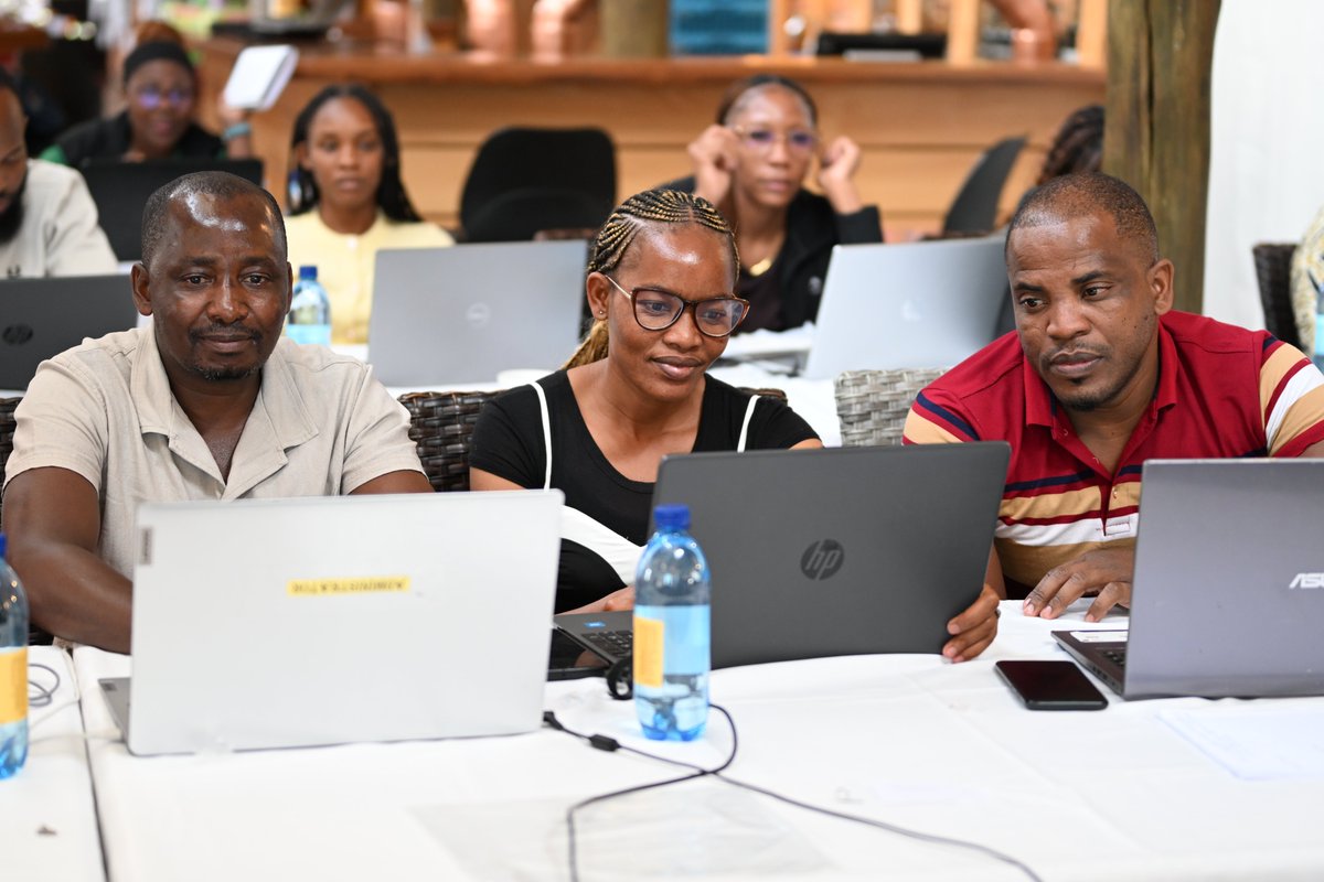 UNESCOWindhoek's tweet photo. UNESCO, NIED and Glowdom Technologies concluded a three day training for Grades 8–9 Computer Science teachers, strengthening skills in computational thinking, coding and AI. The training supports preparations for #NICE2026.
#UNESCO #CODEMAO #ICTinEducation #Namibia https://t.co/cyanJnvo05