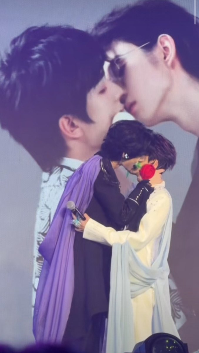XYSTLEE00's tweet photo. BAJINGANNNN😭😭😭
Shuyuan tuh kayak "ayo sini sayang", bocilnya salting😭😭😭😭 https://t.co/mJBzpAd2Mk