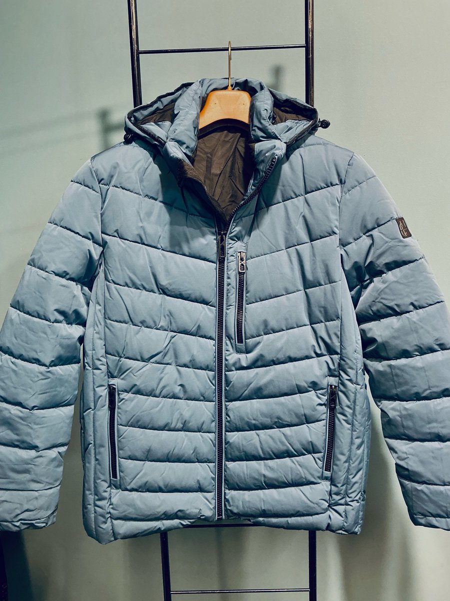 maxim1953's tweet photo. Vest met kap.
#herenkleding #winkelen #shoppen #shopping #shoplocal #bredabaan #merksem #antwerpen https://t.co/KC3o0UC4ZV