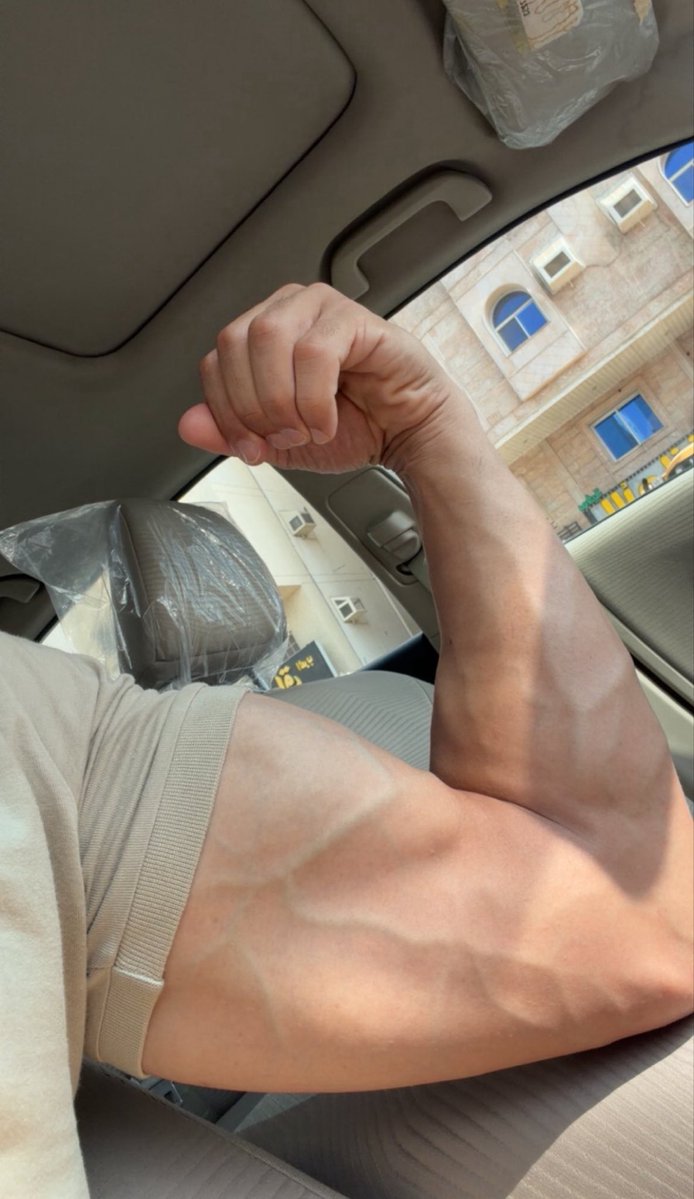 r_77vl's tweet photo. biceps https://t.co/YwGRruip0y
