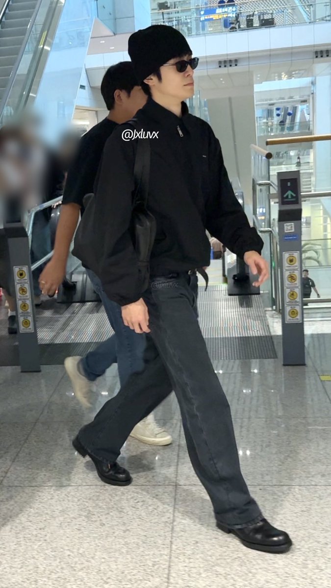 Jxluvx's tweet photo. 260925 ICN

손이쁘고큼

#NCT #NCT127  #정재현 #재현 
#윤오 #JAEHYUN #ジェヒョン https://t.co/Y4ZrwE2TVa