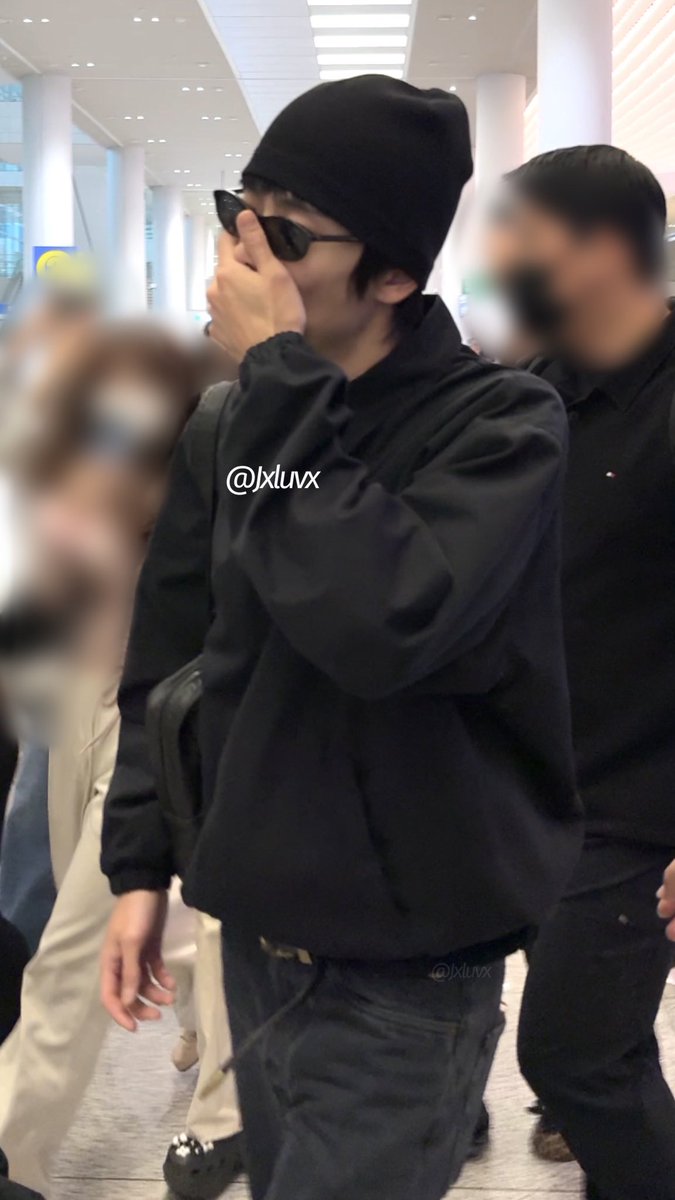 Jxluvx's tweet photo. 260925 ICN

손이쁘고큼

#NCT #NCT127  #정재현 #재현 
#윤오 #JAEHYUN #ジェヒョン https://t.co/Y4ZrwE2TVa
