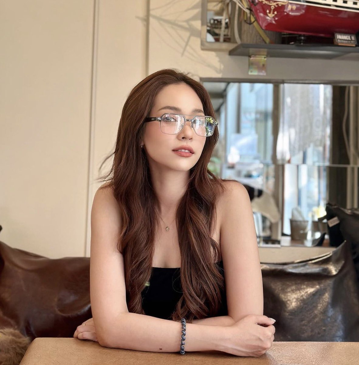 Tnj_512's tweet photo. จั๋นรักพี่สาวคนสวยกับแว่นที่สุด ตรงสเปคขนาดนี้แถวแฟนยาวแค่ไหนก็ยอม😣🫶🏻

#bintsireethorn
#ไอ้ทองของแม่ครู https://t.co/WhN2r0gNZi
