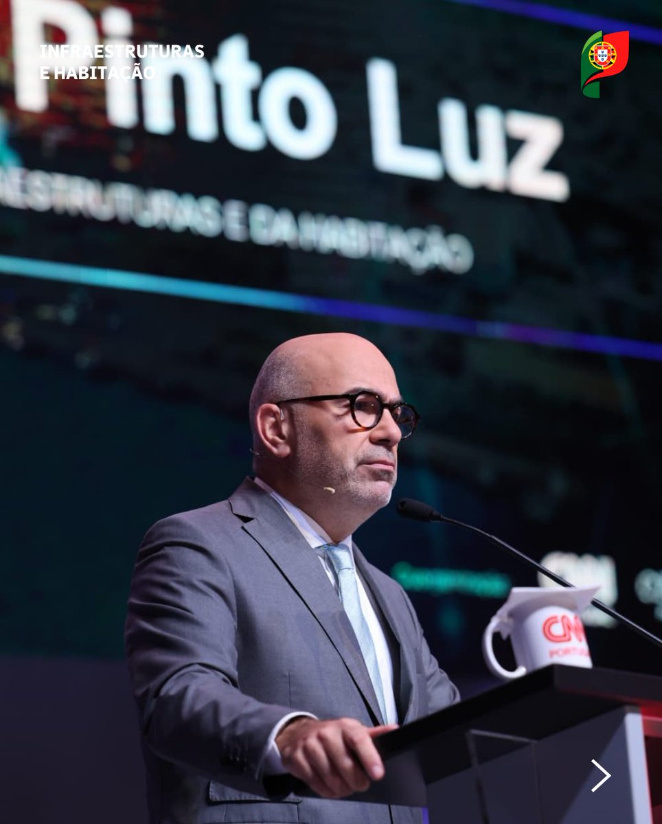 iestruturas_pt's tweet photo. No #CNNPortugalSummit, uma visão clara para o país: investir, inovar e liderar.
+60 mil milhões de euros para modernizar infraestruturas, reforçar a mobilidade e melhorar a qualidade de vida.
#MIH #MinistériodasInfraestruturaseHabitação #Mobilidade #Portugal2030 #Inovação https://t.co/It13WXJoBR