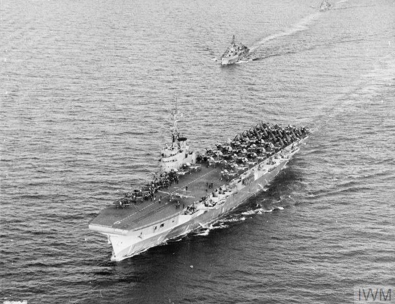 FlMichele69's tweet photo. Aircraft carrier
CVL #HMSColossus R15 (1945-1946)
Colossus Class
📷 #WW2 May 1944 off #Malta
@RoyalNavy 🇬🇧 https://t.co/hADYmFCb5s